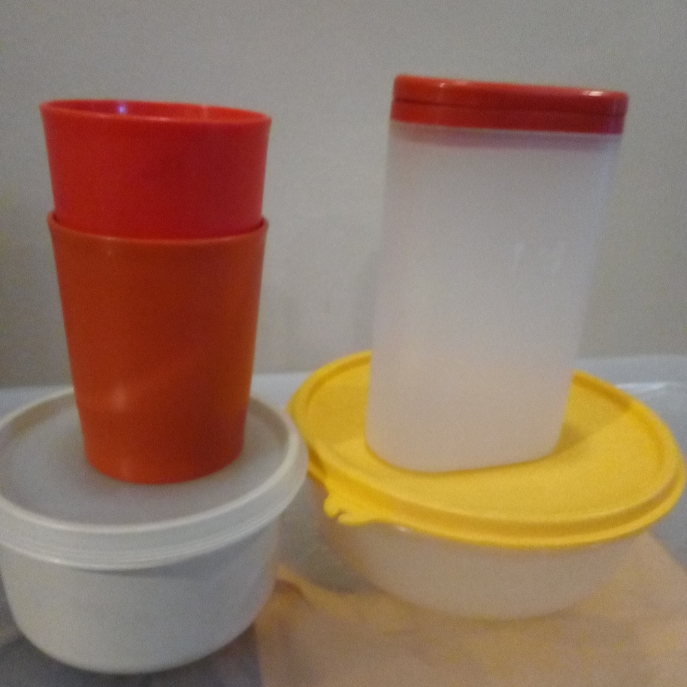 116) Tupperware. 5 pieces